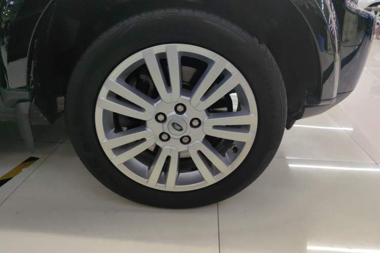 Used Land Rover Discovery  Right Front Wheel Hub