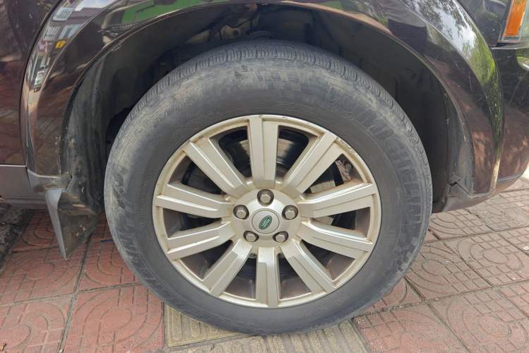 Used Land Rover Discovery 2012 3.0 SDV6 HSE Diesel Version Right Front Wheel Hub