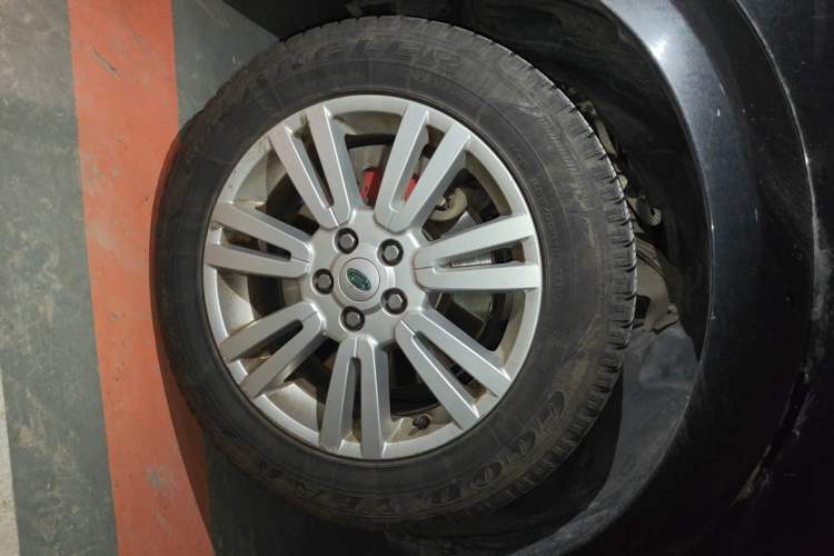 Used Land Rover Discovery 2012 5.0 V8 SE Right Front Wheel Hub