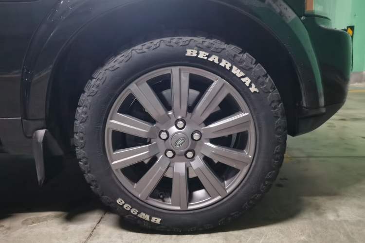 Used Land Rover Discovery 2012 3.0 SDV6 HSE Diesel Version Right Front Wheel Hub