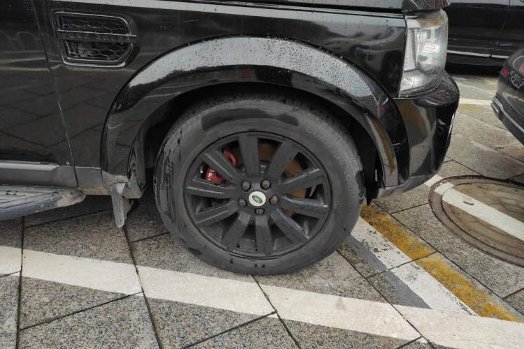 Used Land Rover Discovery 2012 3.0 SDV6 HSE Diesel Version Right Front Wheel Hub
