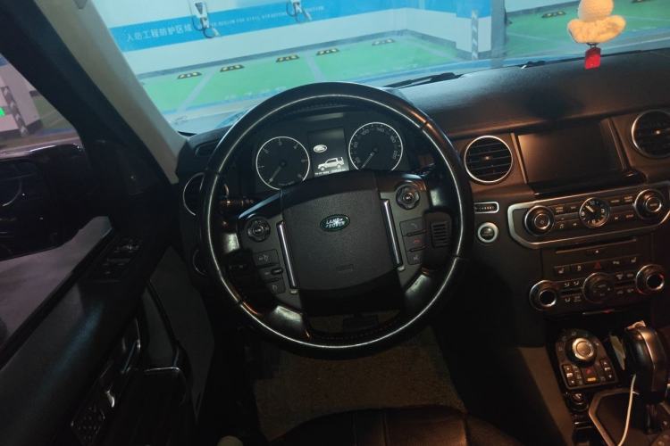 Used Land Rover Discovery 2012 3.0 SDV6 HSE Diesel Version Steering Wheel