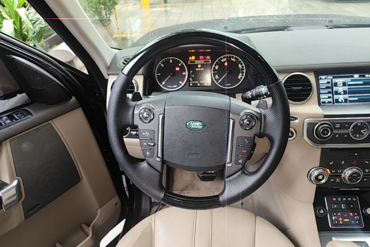 Used Land Rover Discovery 2012 3.0 SDV6 HSE Diesel Version Steering Wheel