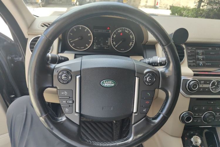 Used Land Rover Discovery 2012 5.0 V8 SE Steering Wheel