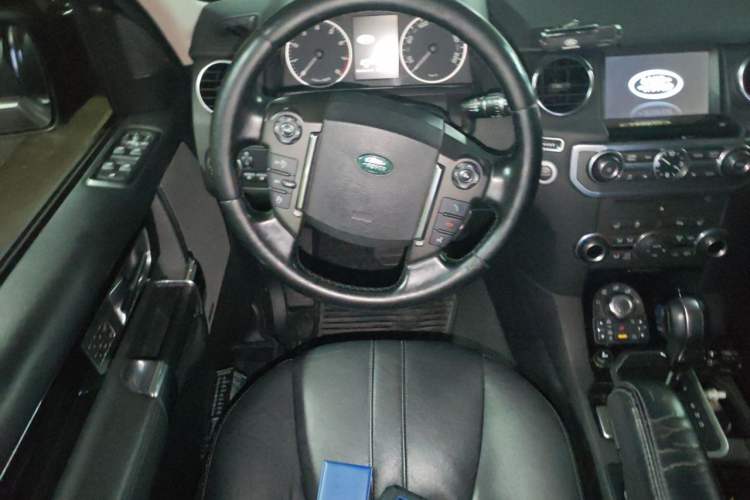 Used Land Rover Discovery 2012 5.0 V8 HSE Steering Wheel