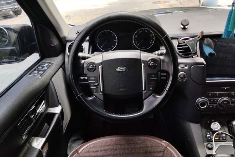 Used Land Rover Discovery 2012 3.0 SDV6 HSE Diesel Version Steering Wheel