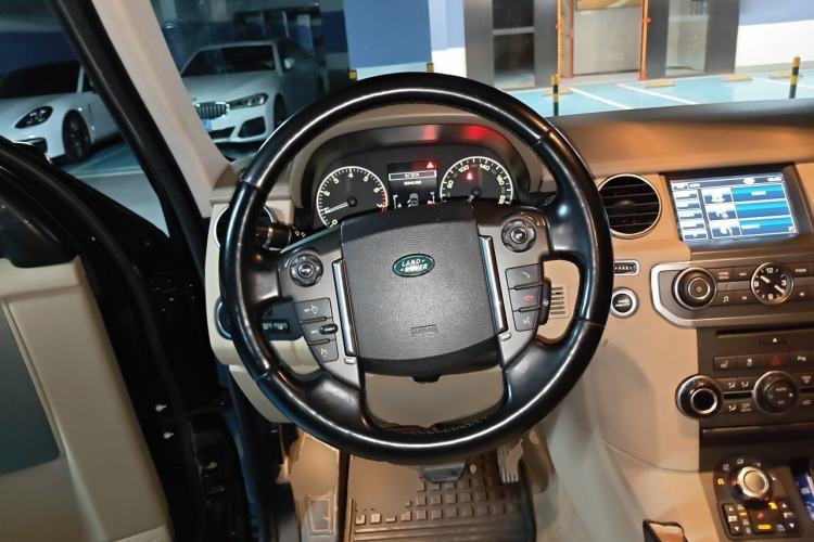 Used Land Rover Discovery 2012 5.0 V8 HSE Steering Wheel