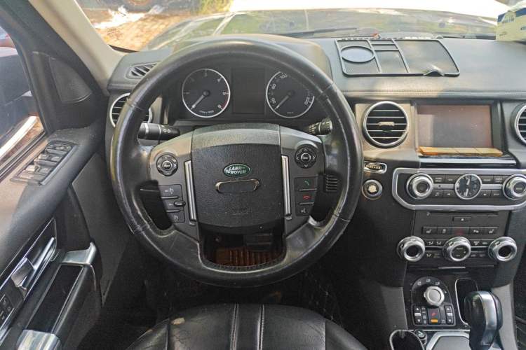 Used Land Rover Discovery 2012 3.0 SDV6 HSE Diesel Version Steering Wheel