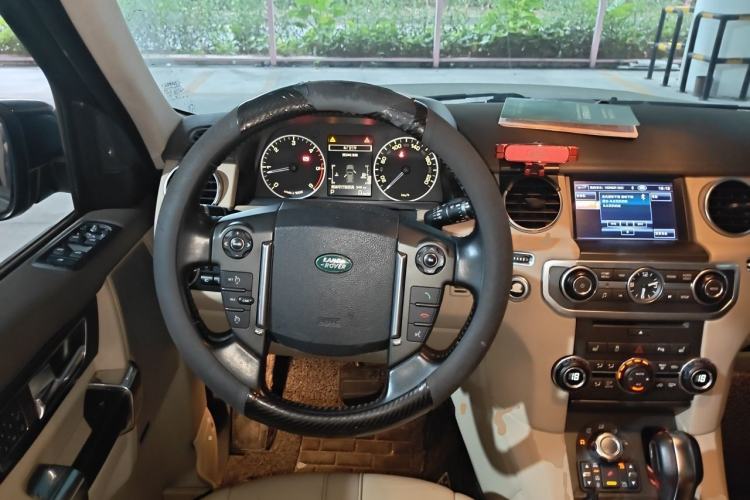 Used Land Rover Discovery 2012 3.0 SDV6 HSE Diesel Version Steering Wheel