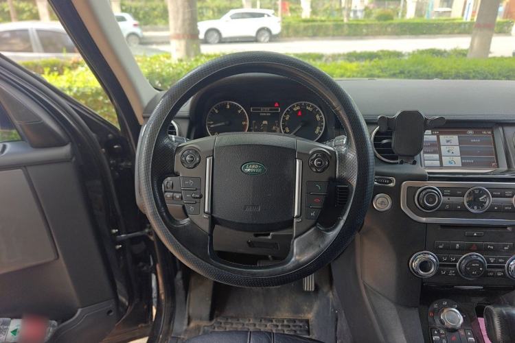 Used Land Rover Discovery 2012 3.0 SDV6 HSE Diesel Version Steering Wheel