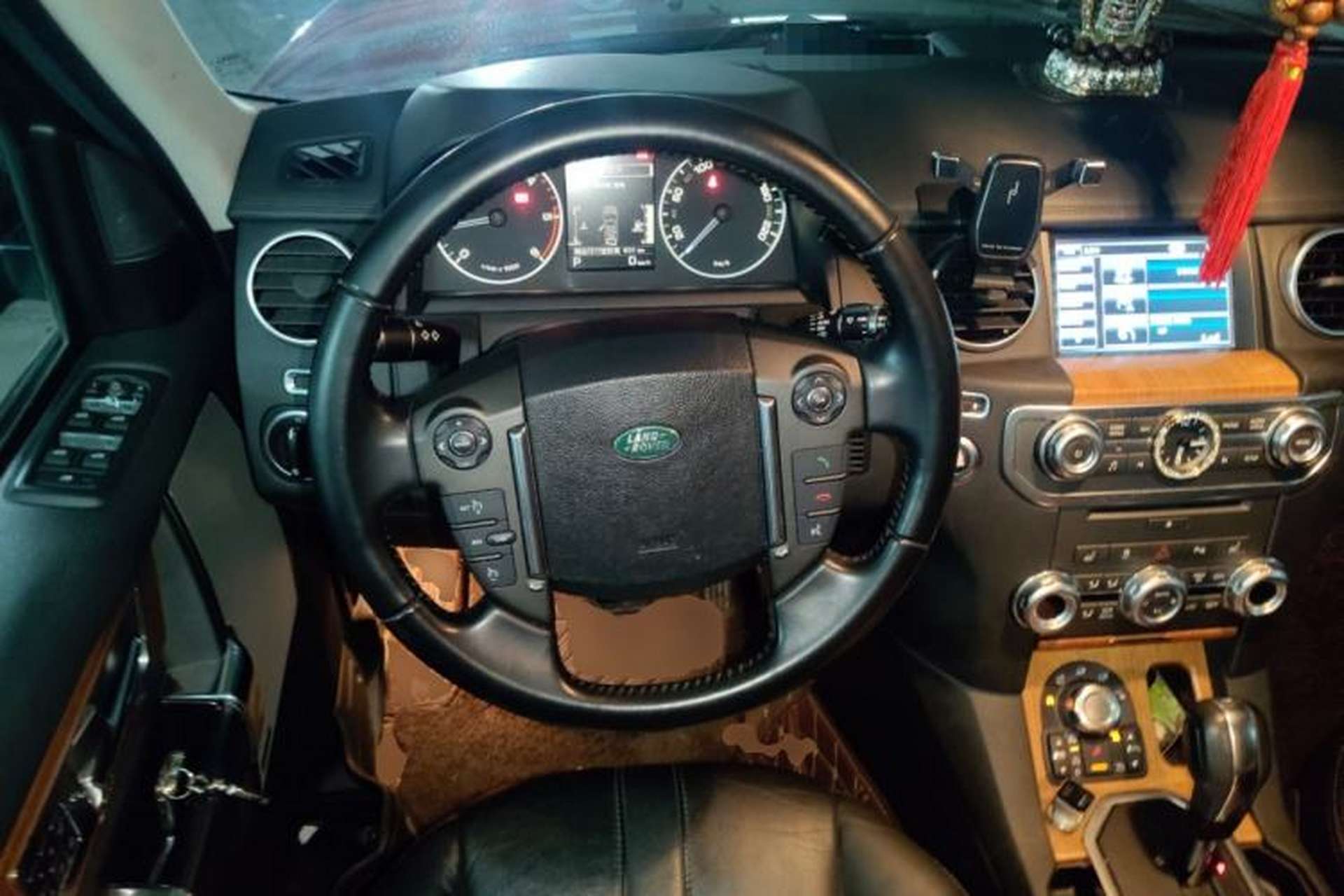 Used Land Rover Discovery 2012 3.0 SDV6 HSE Diesel Version Steering Wheel