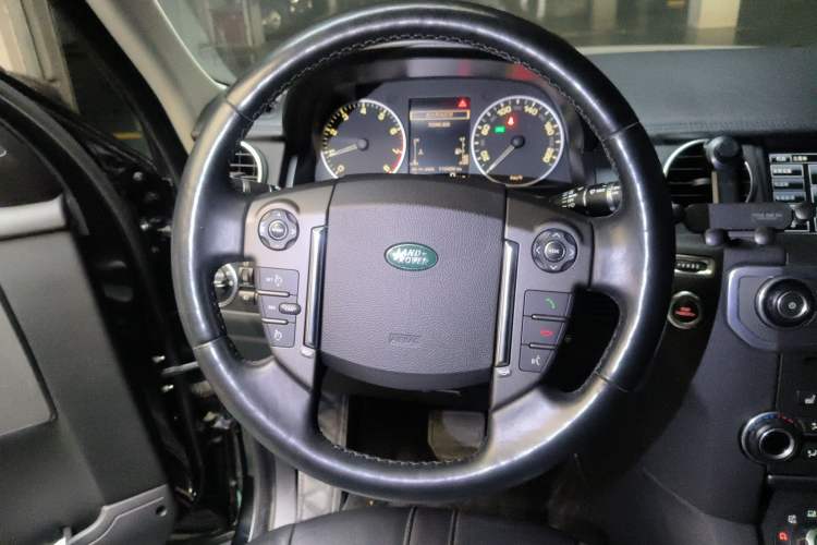 Used Land Rover Discovery 2012 5.0 V8 HSE Steering Wheel