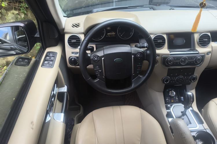 Used Land Rover Discovery 2012 3.0 SDV6 HSE Diesel Version Steering Wheel