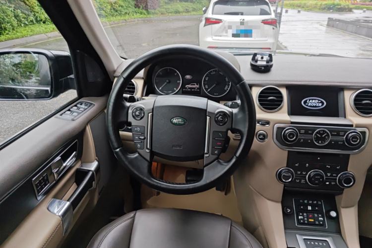Used Land Rover Discovery 2012 3.0 SDV6 HSE Diesel Version Steering Wheel