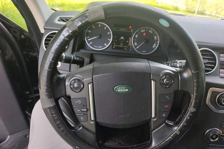 Used Land Rover Discovery 2012 5.0 V8 HSE Steering Wheel