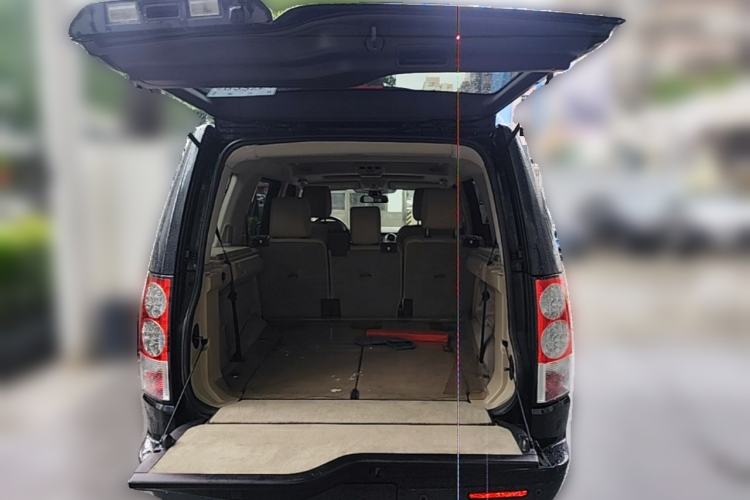 Used Land Rover Discovery 2012 3.0 SDV6 HSE Diesel Version Trunk