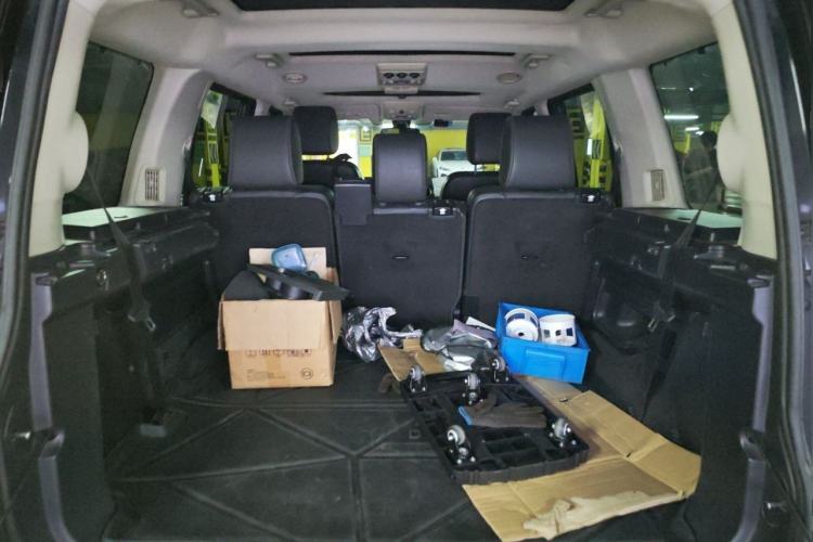 Used Land Rover Discovery 2012 5.0 V8 HSE Trunk