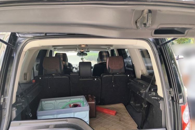Used Land Rover Discovery 2012 3.0 SDV6 HSE Diesel Version Trunk