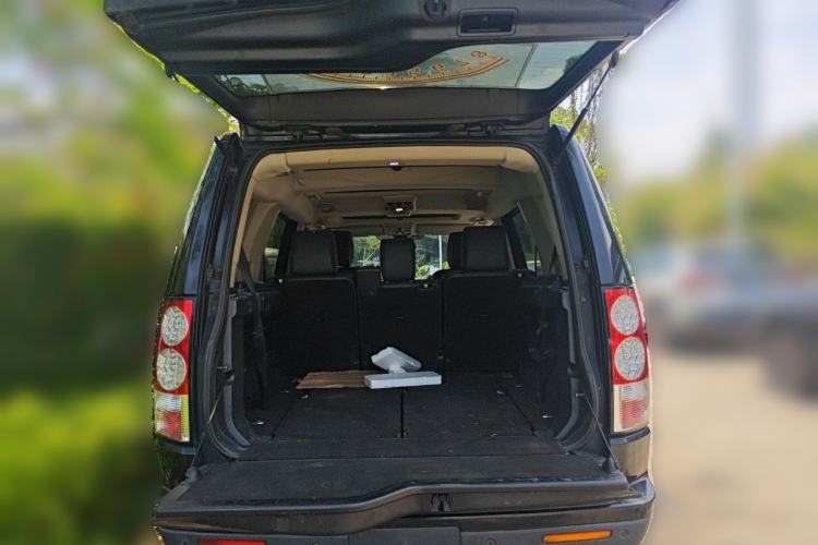 Used Land Rover Discovery 2012 3.0 SDV6 HSE Diesel Version Trunk