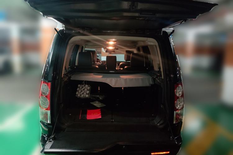Used Land Rover Discovery 2012 3.0 SDV6 HSE Diesel Version Trunk
