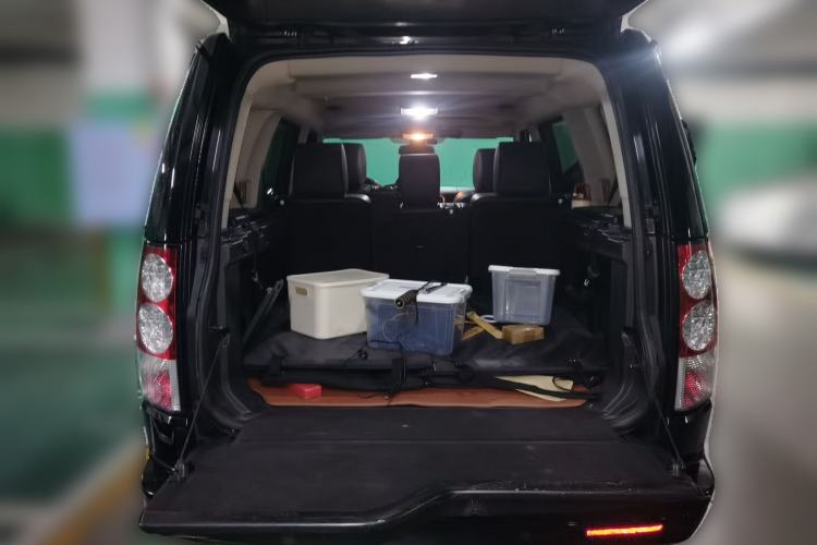 Used Land Rover Discovery 2012 3.0 SDV6 HSE Diesel Version Trunk