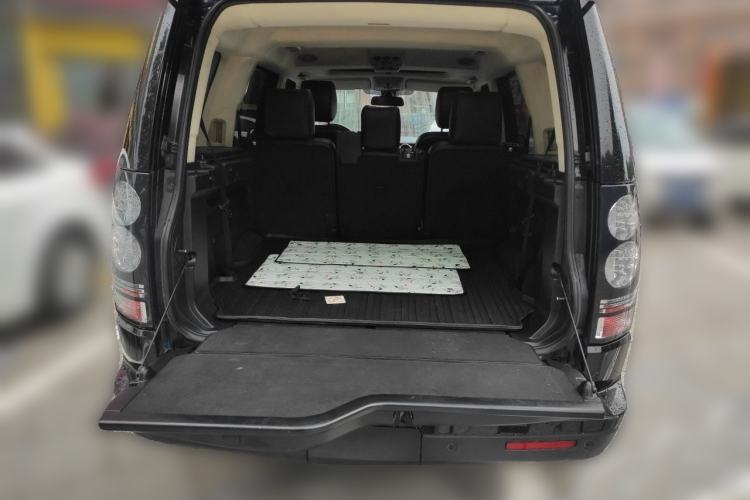 Used Land Rover Discovery 2012 3.0 SDV6 HSE Diesel Version Trunk
