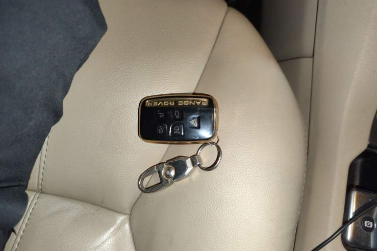 Used Land Rover Discovery 2012 3.0 SDV6 HSE Diesel Version Vehicle Key