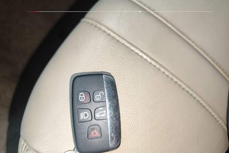 Used Land Rover Discovery 2012 3.0 SDV6 HSE Diesel Version Vehicle Key