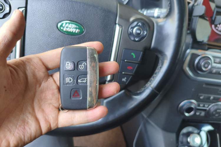 Used Land Rover Discovery 2012 5.0 V8 SE Vehicle Key