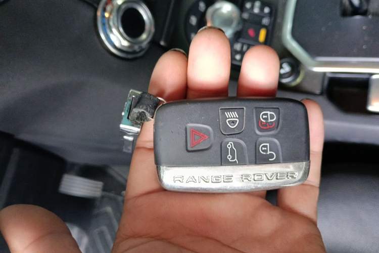 Used Land Rover Discovery 2012 5.0 V8 HSE Vehicle Key