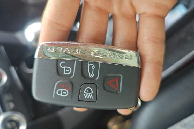 Used Land Rover Discovery 2012 3.0 SDV6 HSE Diesel Version Vehicle Key