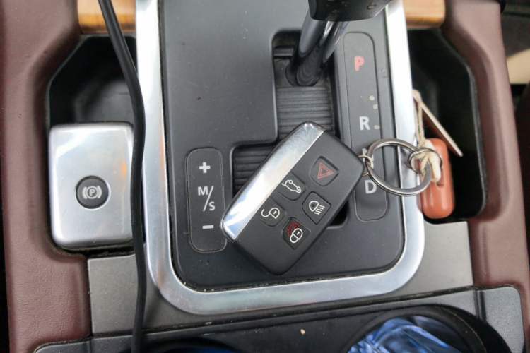 Used Land Rover Discovery 2012 5.0 V8 HSE Vehicle Key