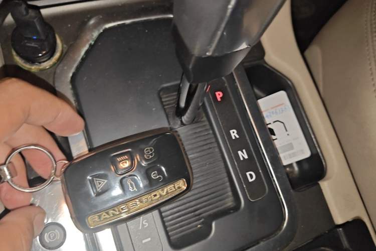 Used Land Rover Discovery 2012 3.0 SDV6 HSE Diesel Version Vehicle Key