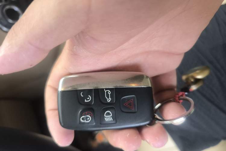 Used Land Rover Discovery 2012 3.0 SDV6 HSE Diesel Version Vehicle Key