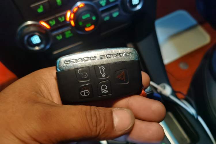 Used Land Rover Discovery 2012 3.0 SDV6 HSE Diesel Version Vehicle Key