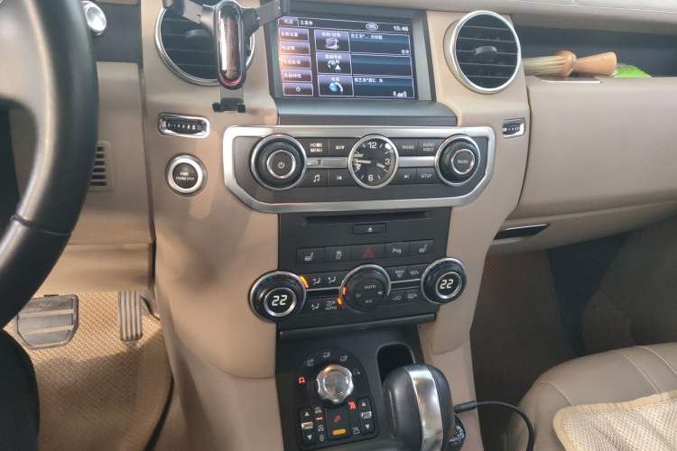Used Land Rover Discovery 2012 3.0 SDV6 HSE Diesel Version Audio And AC Panel