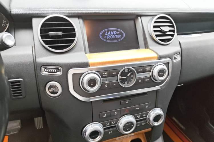 Used Land Rover Discovery 2012 5.0 V8 SE Audio And AC Panel