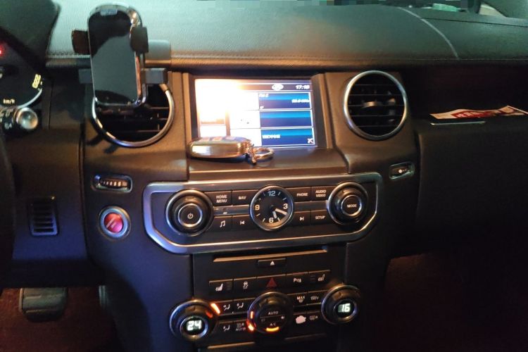 Used Land Rover Discovery 2012 3.0 SDV6 HSE Diesel Version Audio And AC Panel