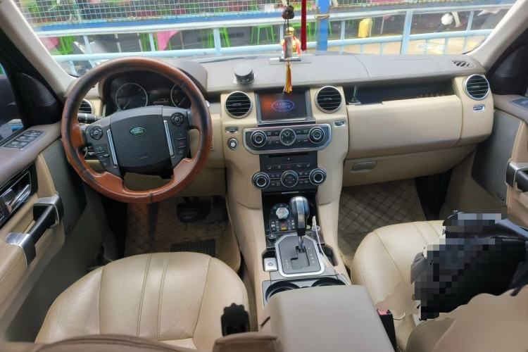Used Land Rover Discovery 2012 3.0 SDV6 HSE Diesel Version Center Console