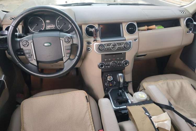 Used Land Rover Discovery 2012 3.0 SDV6 HSE Diesel Version Center Console