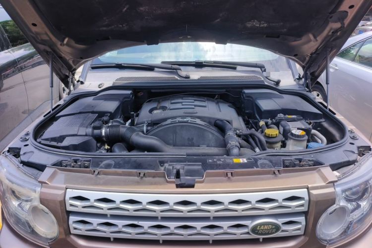 Used Land Rover Discovery 2012 3.0 SDV6 HSE Diesel Version Engine Bay