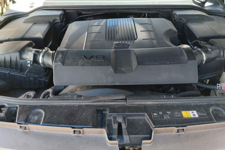 Used Land Rover Discovery 2012 5.0 V8 HSE Engine Bay