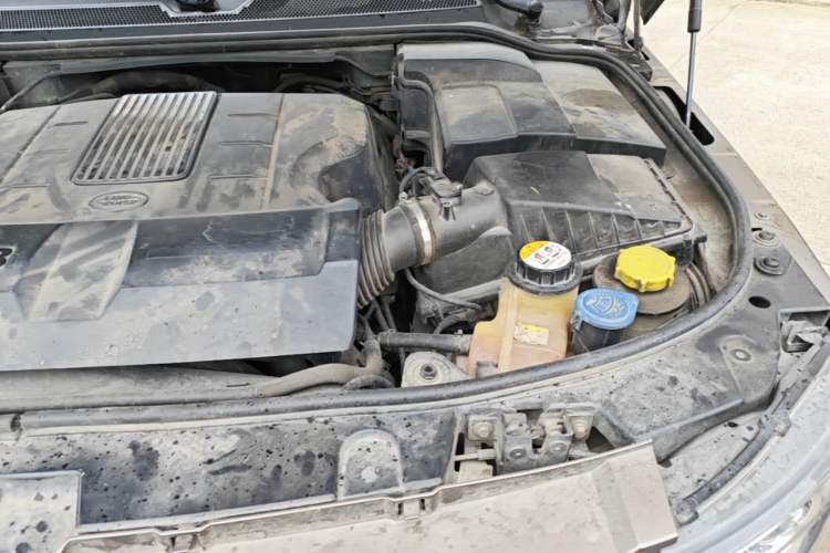 Used Land Rover Discovery 2012 5.0 V8 SE Engine Bay Left