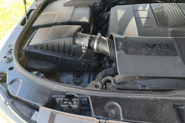Used Land Rover Discovery 2012 5.0 V8 HSE Engine Bay Right