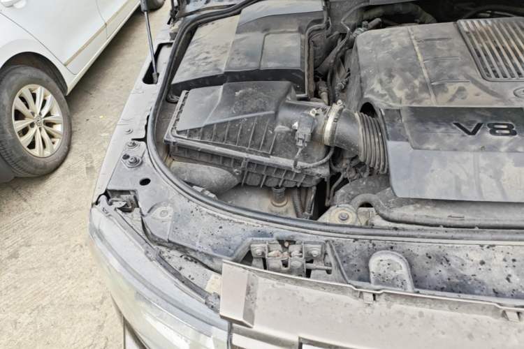 Used Land Rover Discovery 2012 5.0 V8 SE Engine Bay Right