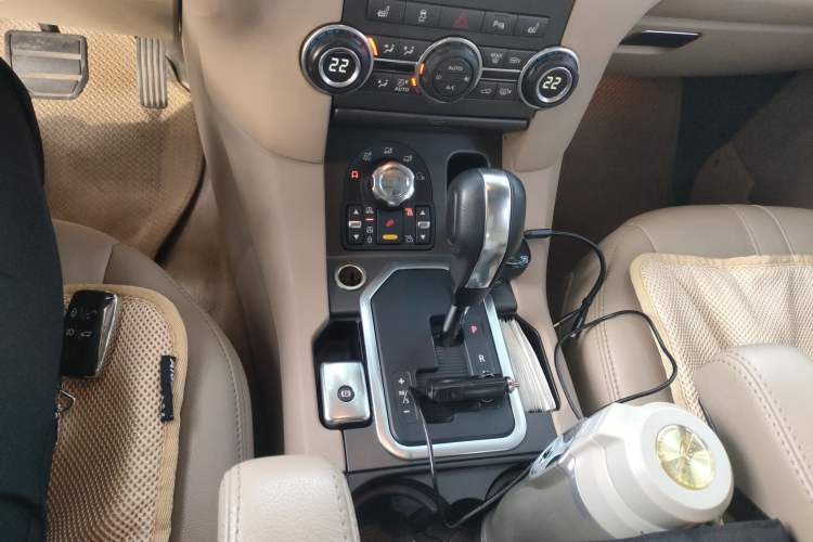 Used Land Rover Discovery 2012 3.0 SDV6 HSE Diesel Version Gear Lever