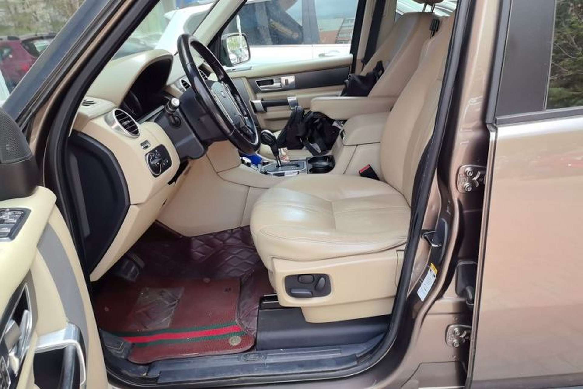 Used Land Rover Discovery  Left Front Seat