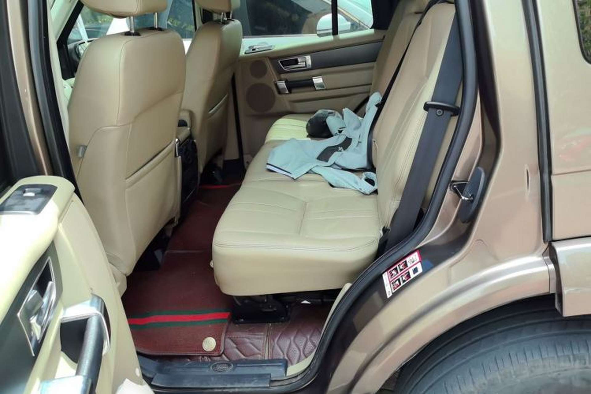 Used Land Rover Discovery  Left Rear Seat