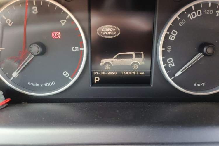 Used Land Rover Discovery 2012 3.0 SDV6 HSE Diesel Version Odometer Close Up