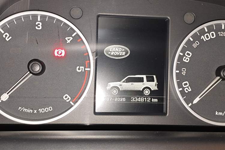 Used Land Rover Discovery 2012 3.0 SDV6 HSE Diesel Version Odometer Close Up